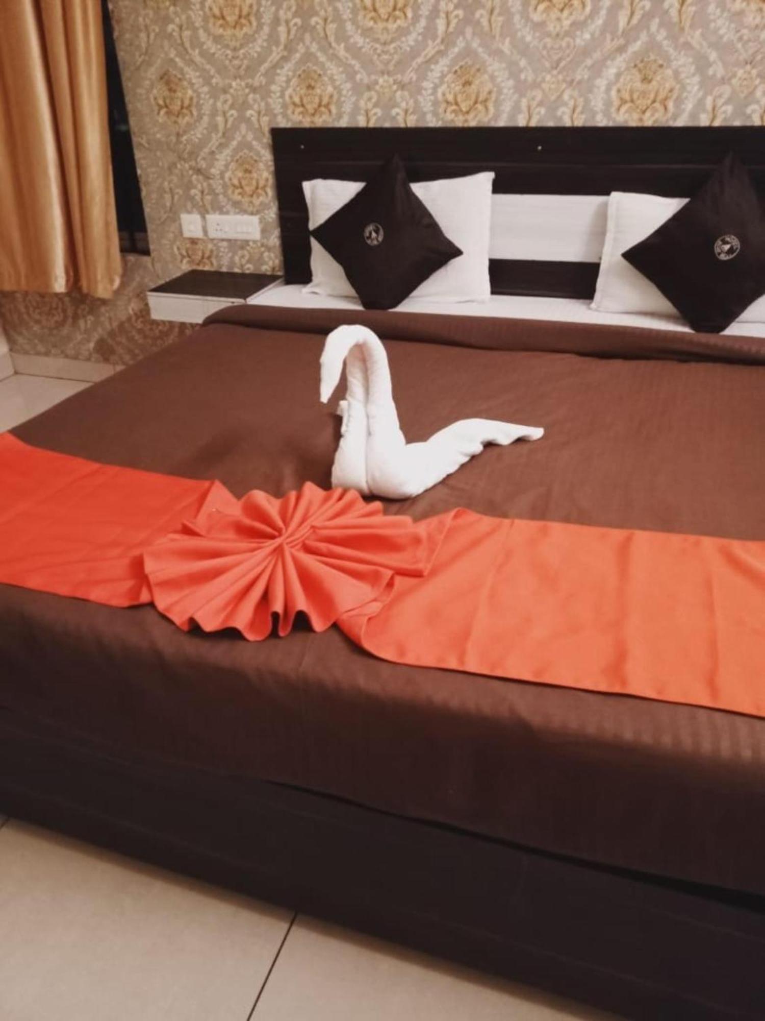 Goroomgo Blue Bell Bhubaneswar - Well Decorated Room -Wifi And Parking Facilities Available מראה חיצוני תמונה