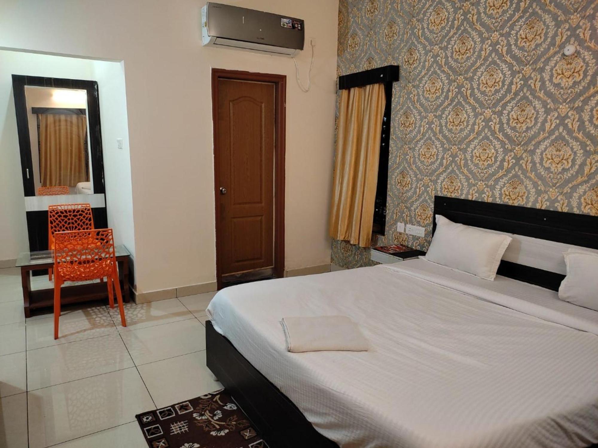 Goroomgo Blue Bell Bhubaneswar - Well Decorated Room -Wifi And Parking Facilities Available מראה חיצוני תמונה