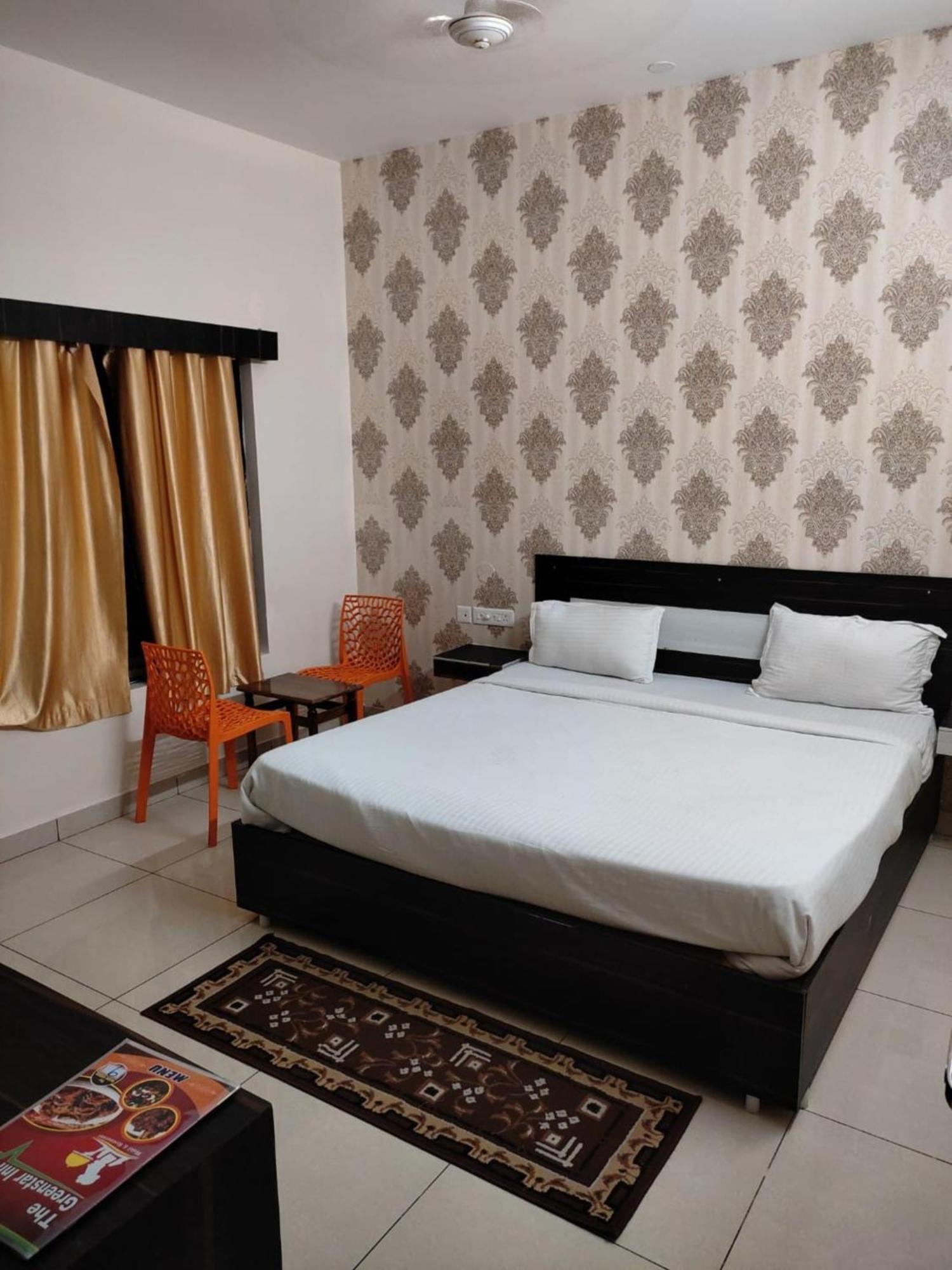 Goroomgo Blue Bell Bhubaneswar - Well Decorated Room -Wifi And Parking Facilities Available מראה חיצוני תמונה