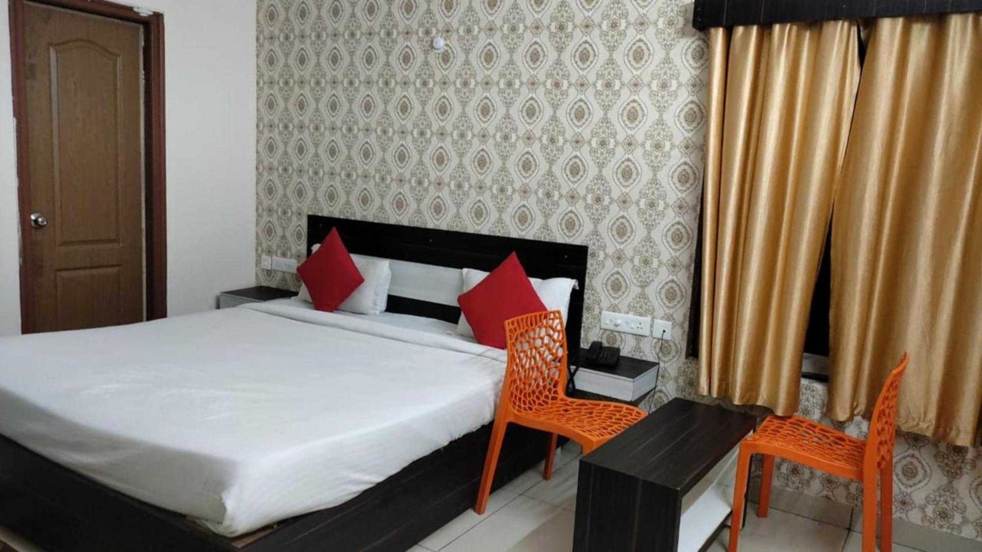 Goroomgo Blue Bell Bhubaneswar - Well Decorated Room -Wifi And Parking Facilities Available מראה חיצוני תמונה